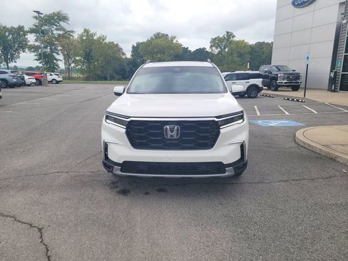 Used 2024 Honda Pilot Touring image 7