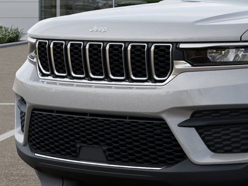 New 2026 Jeep Grand Cherokee Laredo AWD/4WD image 11