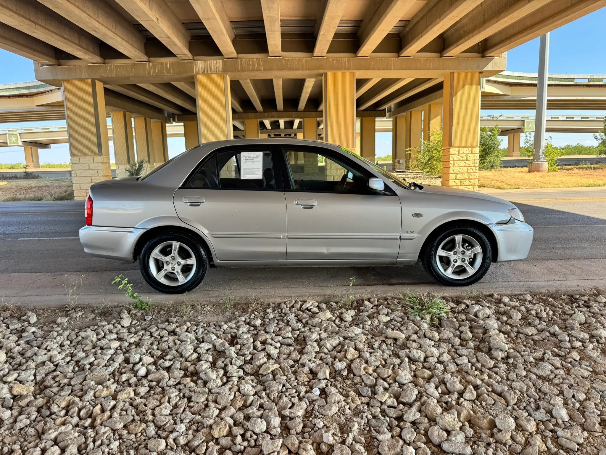 Used 2003 MAZDA Protege FWD image 2