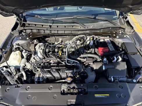 Used 2024 Nissan Altima 2.5 SV image 3