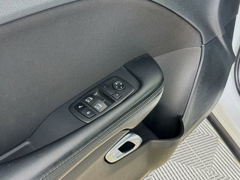 Used 2022 Dodge Challenger SXT image 17