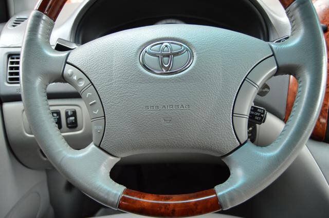 Used 2004 Toyota Sienna XLE Limited w/ Limited Pkg 5 FWD image 20