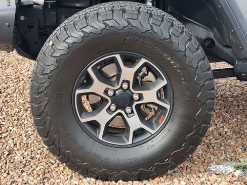 Used 2019 Jeep Wrangler Unlimited Rubicon w/ Steel Bumper Group image 9