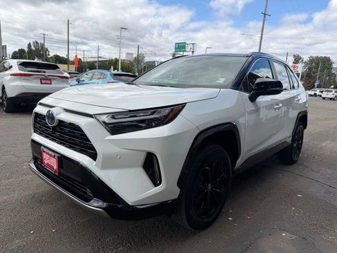Used 2022 Toyota RAV4 XSE AWD/4WD image 4