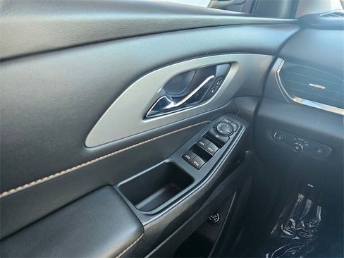 Used 2021 Chevrolet Traverse LT image 28