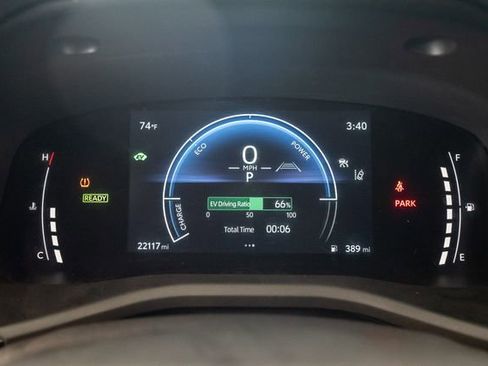Used 2025 Toyota Camry SE FWD image 13
