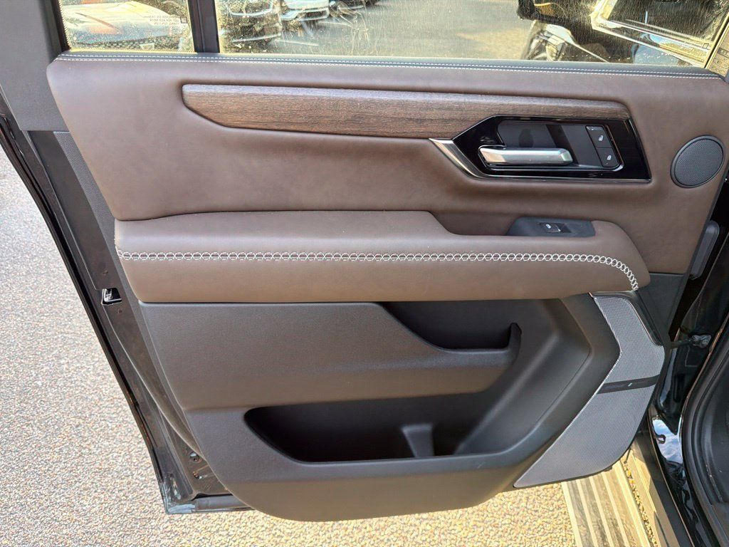Used 2026 GMC Yukon XL Denali Ultimate w/ LPO, Floor Liner Package AWD/4WD image 16