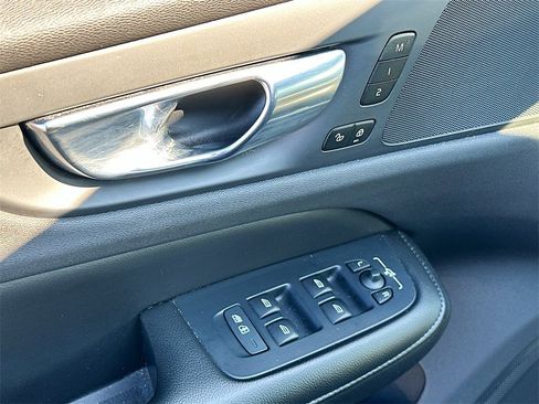 Used 2022 Volvo S60 B5 Momentum w/ Premium Package image 20