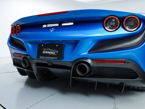 Certified 2022 Ferrari F8 Tributo RWD image 33