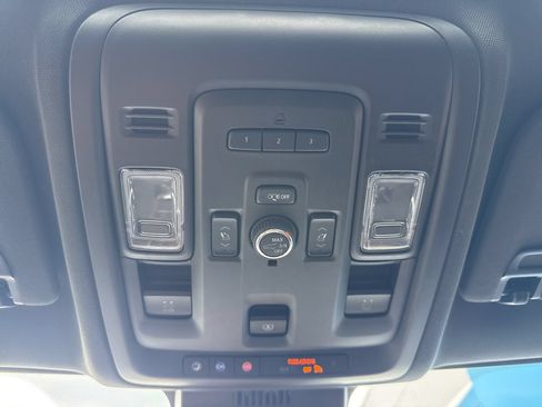 Used 2023 Chevrolet Tahoe Z71 w/ Z71 Off-Road Package AWD/4WD image 32