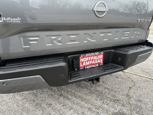 Used 2024 Nissan Frontier SV w/ Technology Package image 8