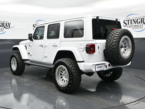 Used 2022 Jeep Wrangler Unlimited Sahara AWD/4WD image 5
