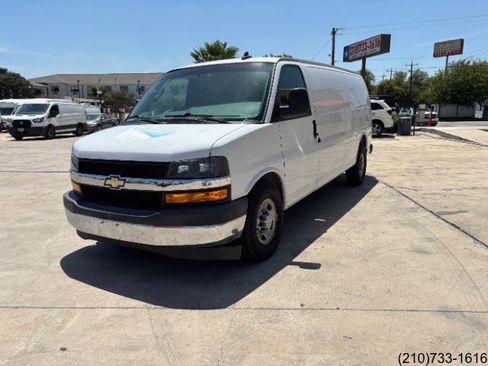 Used 2019 Chevrolet Express 3500 Extended w/ Driver Convenience Package RWD image 3