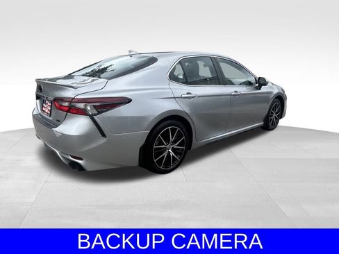 Used 2024 Toyota Camry SE image 4
