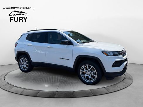 Used 2023 Jeep Compass Latitude AWD/4WD image 1
