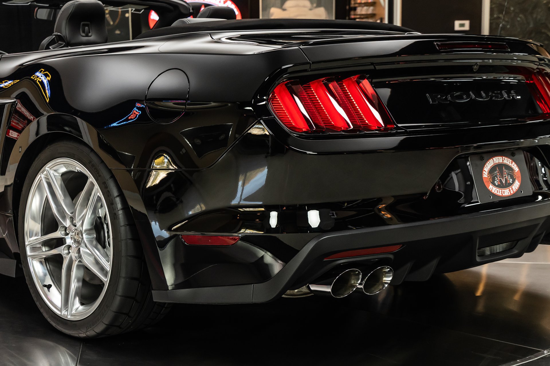 Used 2017 Ford Mustang GT Premium w/ Equipment Group 401A RWD image 35
