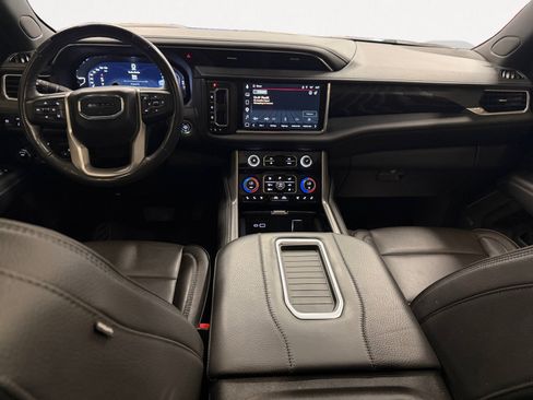 Used 2024 GMC Yukon XL Denali w/ Advanced Technology Package RWD image 4
