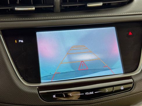 Used 2017 Cadillac XT5 FWD image 2