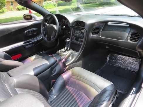 Used 2004 Chevrolet Corvette Convertible w/ Preferred Equipment Group image 12