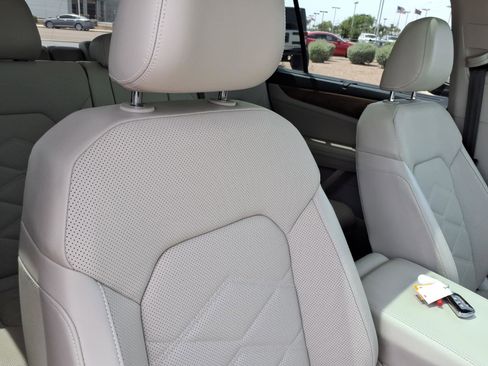 Certified 2024 Volkswagen Atlas SE w/ Panoramic Sunroof Package image 12