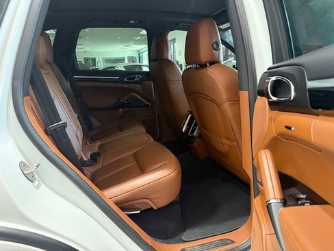 Used 2017 Porsche Cayenne AWD/4WD image 11