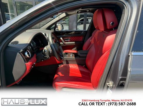 Used 2017 Bentley Bentayga AWD/4WD image 16