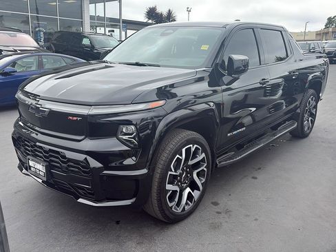 Used 2024 Chevrolet Silverado EV RST AWD/4WD image 8