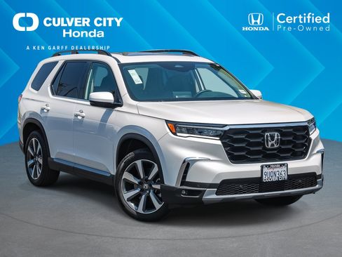 Certified 2025 Honda Pilot Touring image 1
