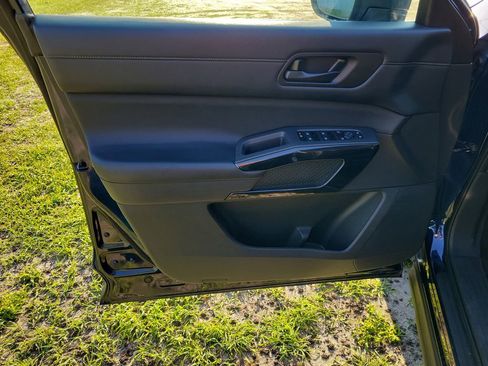Used 2024 Nissan Pathfinder SV FWD image 12