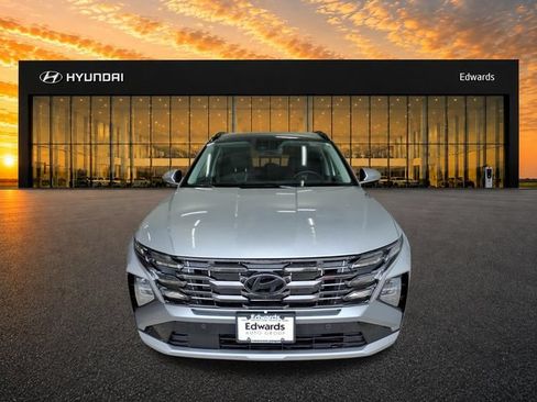 Certified 2025 Hyundai Tucson Limited AWD/4WD image 3