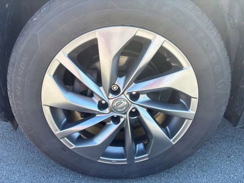 Used 2016 Nissan Rogue SL AWD/4WD image 2