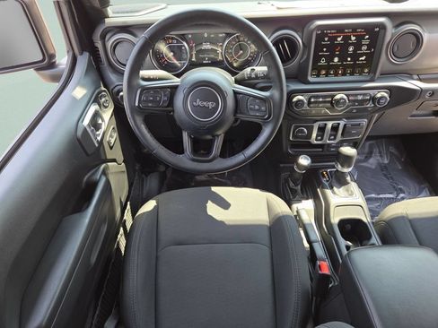 Used 2022 Jeep Wrangler Sport AWD/4WD image 4