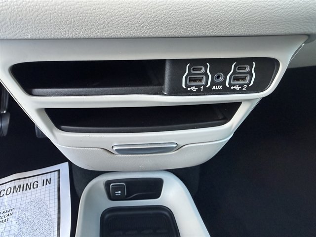 Used 2024 Chrysler Pacifica Touring-L FWD image 18