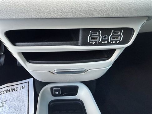 Used 2024 Chrysler Pacifica Touring-L FWD image 18