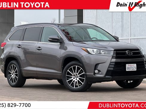 Certified 2017 Toyota Highlander SE image 1