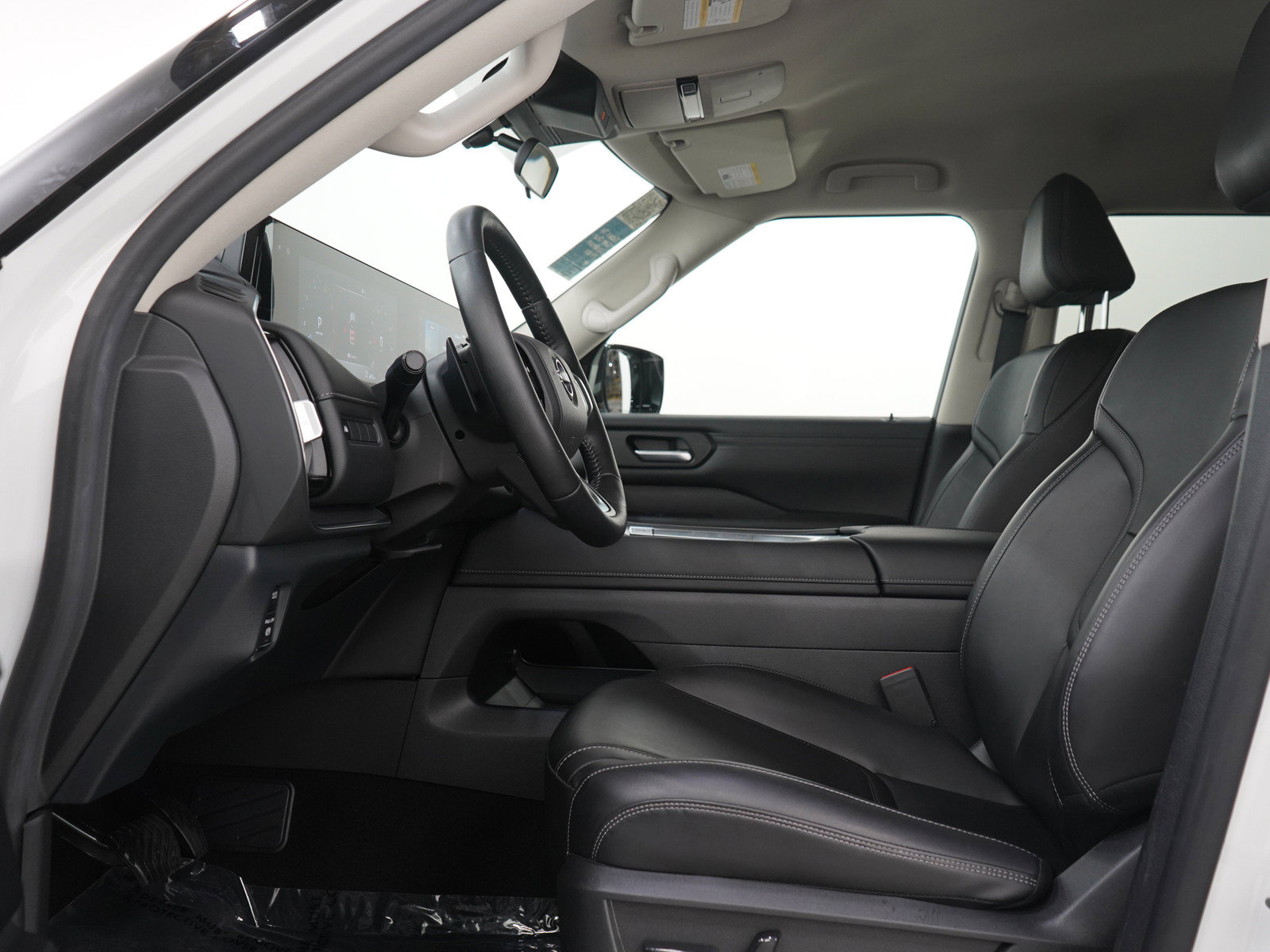 Used 2025 Nissan Armada SV AWD/4WD image 43