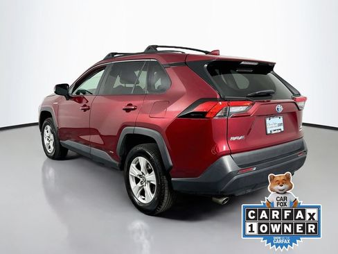 Used 2021 Toyota RAV4 XLE AWD/4WD image 6