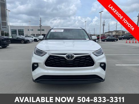 Certified 2024 Toyota Highlander XLE FWD image 9