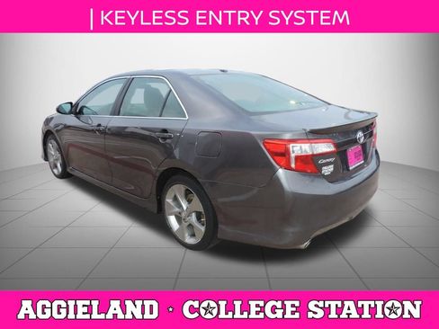 Used 2013 Toyota Camry SE FWD image 6