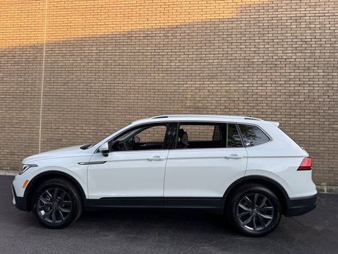 Used 2022 Volkswagen Tiguan SE AWD/4WD image 25