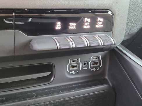 Used 2022 RAM 1500 Big Horn image 25