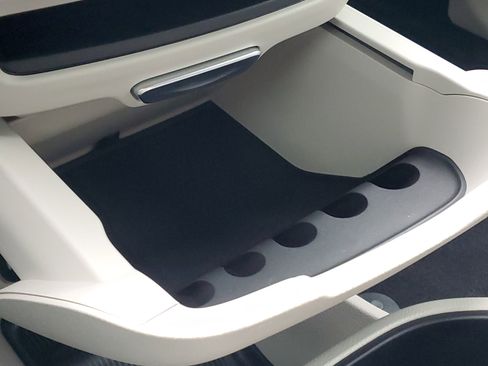 Used 2024 Chrysler Pacifica Touring-L image 9