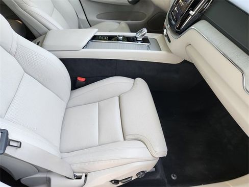 Certified 2025 Volvo XC60 T8 Ultra w/ Protection Package Premier image 16