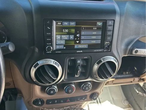 Used 2017 Jeep Wrangler Unlimited Rubicon w/ Dual Top Group AWD/4WD image 14