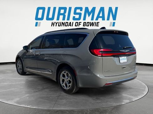 Used 2023 Chrysler Pacifica Limited image 6