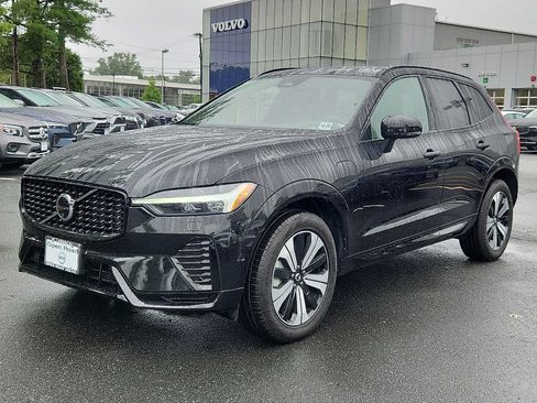 Certified 2025 Volvo XC60 T8 Plus w/ Climate Package AWD/4WD image 3