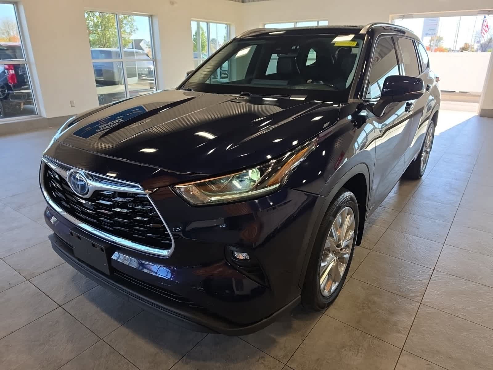Used 2023 Toyota Highlander Limited AWD/4WD image 1