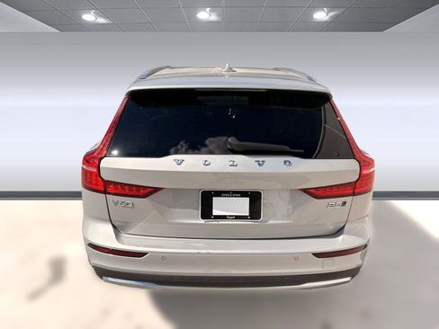 Certified 2025 Volvo V60 B5 Cross Country Plus image 10
