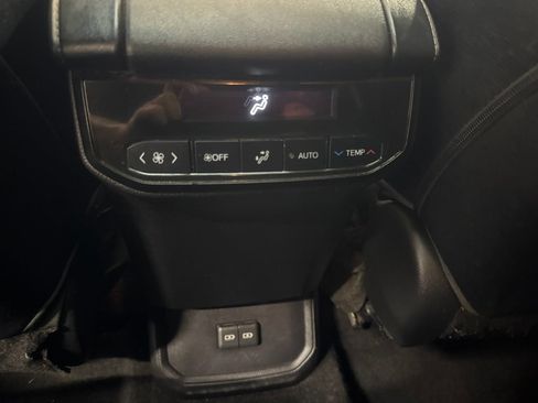Used 2023 Toyota Highlander XLE FWD image 16