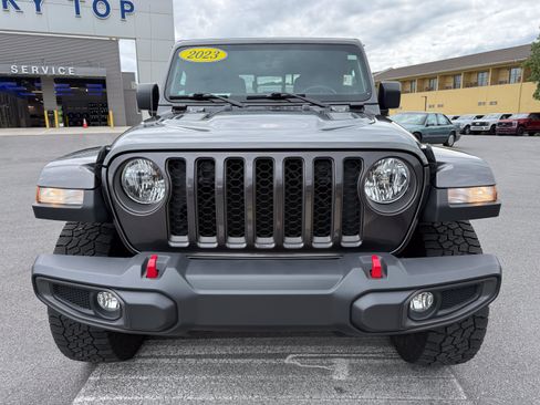 Used 2023 Jeep Gladiator Rubicon w/ Cold Weather Group AWD/4WD image 2
